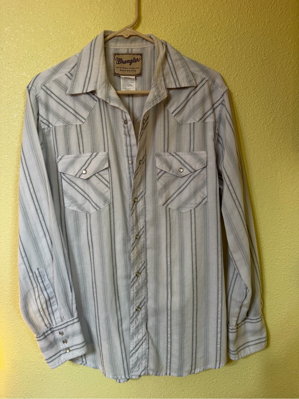 Wrangler Men’s White and Gray Striped Western Button-Down Shirt Pearl Snap